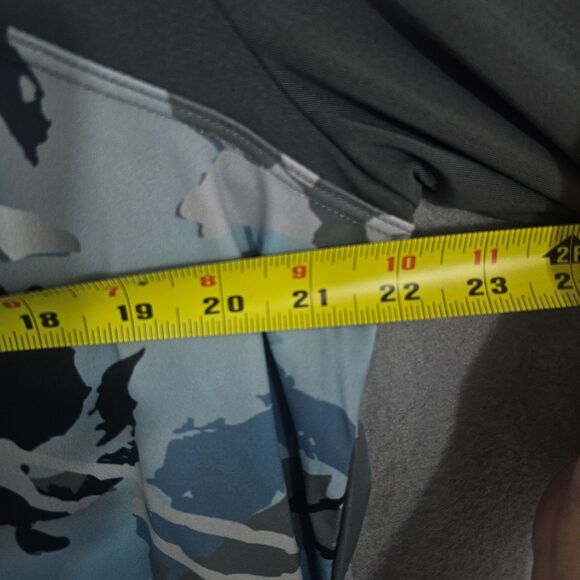 Under Armor Loose Fit Rash Guard Women's XL Camo Hooded Swim Shirt - Picture 4 of 6